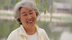 How to Maintain Healthy Gums as You Age