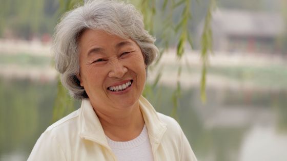 How to Maintain Healthy Gums as You Age
